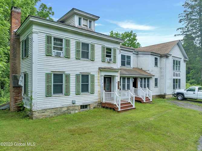 29 Michael Rd East Greenbush, NY 12061