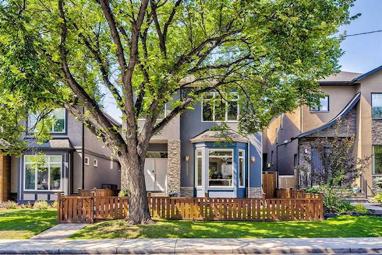 1203 Renfrew Dr NE Calgary, AB T2E 5J3