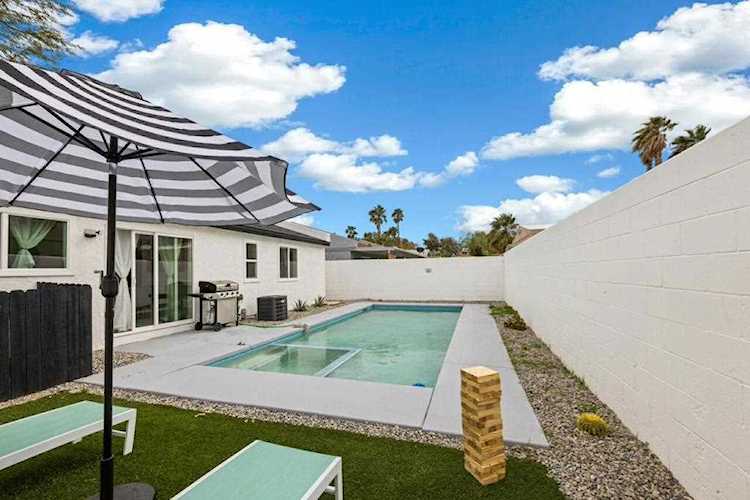 3283 N Mountain Shadow Dr Palm Springs, CA 92262