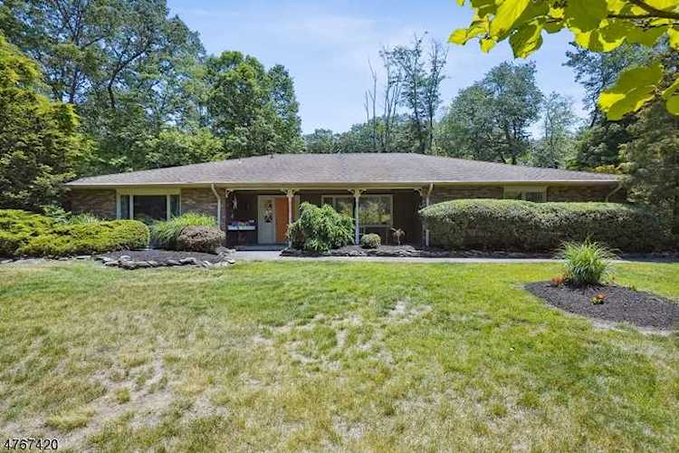 68 Urban Club Rd - Home for Sale in Wayne Twp. NJ Photo 1