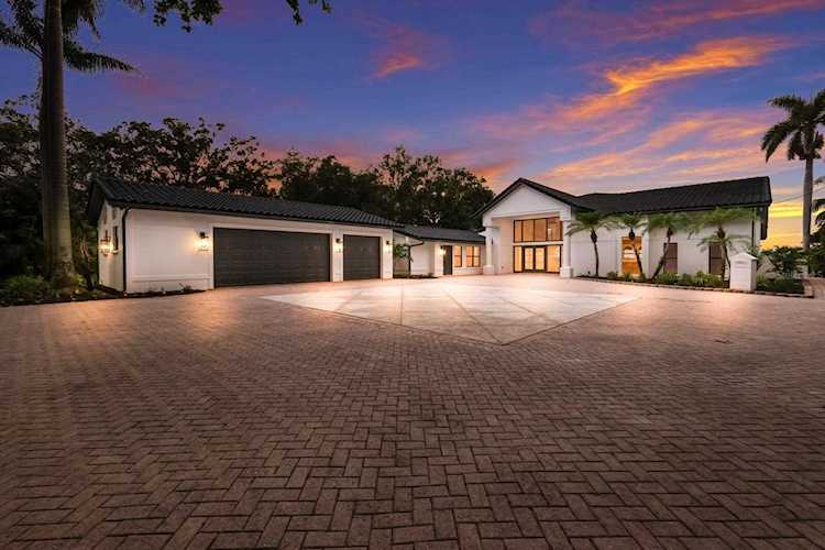 4620 Riverview Blvd Bradenton, FL 34209