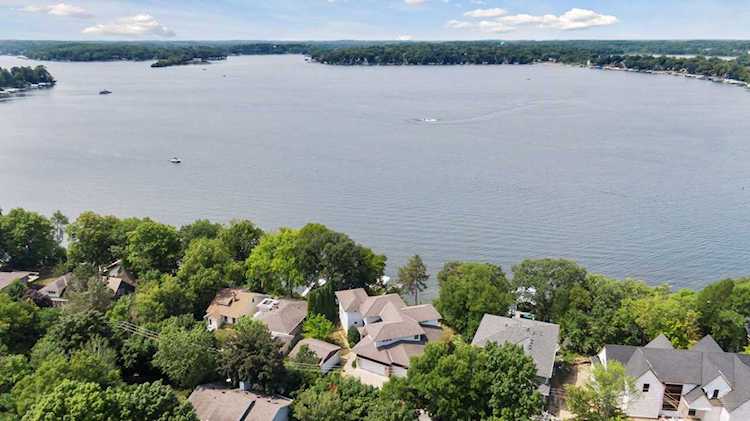 2873 Cambridge Lane Mound, MN 55364