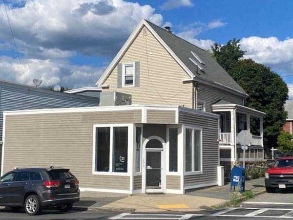 203 Burrill St Aka 2 Middlesex Ave in Swampscott, MA - Century 21 New England Photo 1