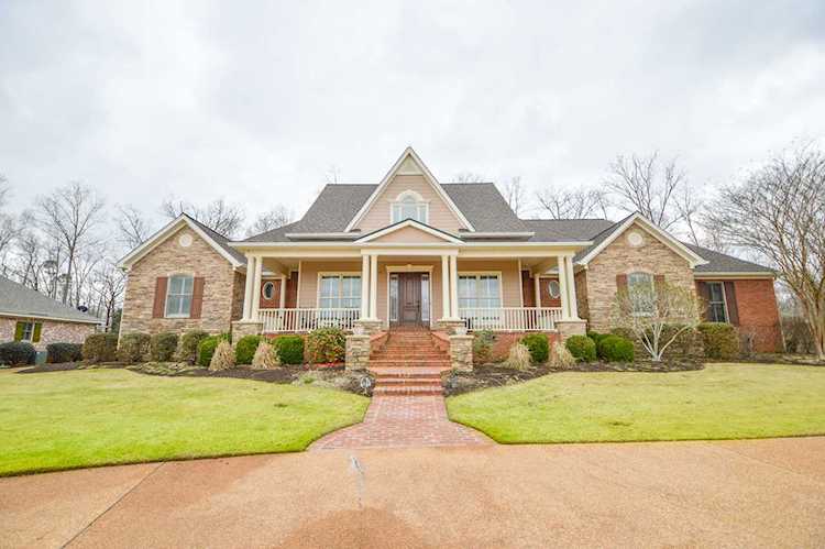 1595 W Lakeshore Dr. Starkville, MS 39759