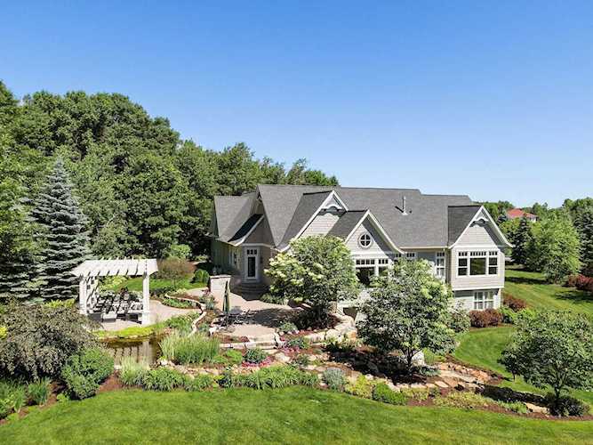9520 Whistling Valley Trail Lake Elmo, MN 55042