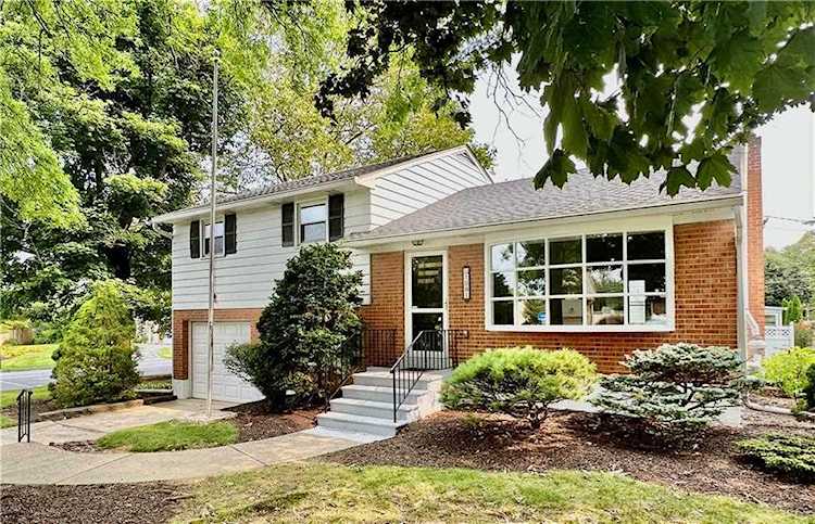 1001 Debbie Ln home for sale in Allentown, PA - Homeway Real Estate Photo 1