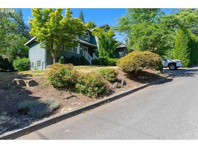 3706 SW Pasadena ST Portland, OR 97219 | MLS 23103418 Photo 1