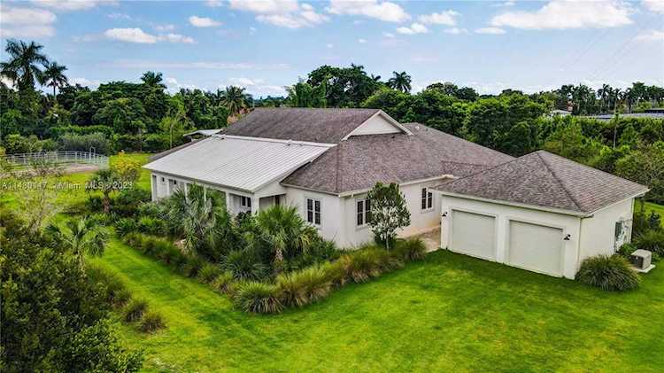 17180 SW 232nd St Miami, FL 33031