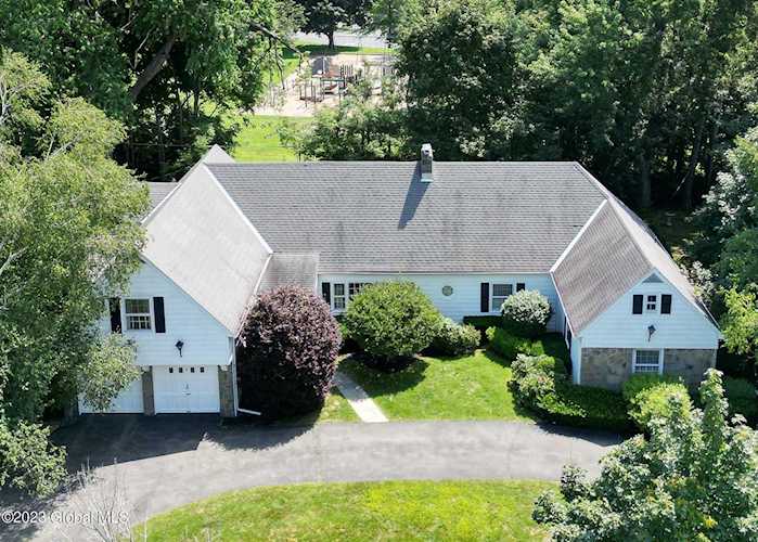 1 Reddy Ln Loudonville, NY 12211