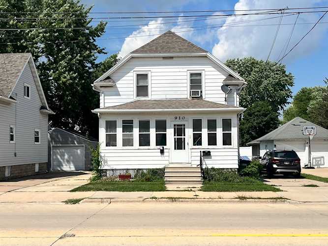 910 W 9th Ave Oshkosh, City of Oshkosh, WI 54902-6264