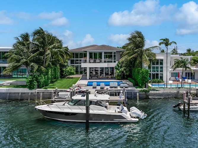 1220 S Biscayne Point Rd Miami Beach, FL 33141