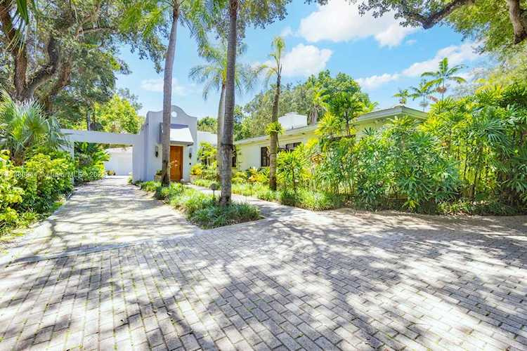 5465 Banyan Trl Coral Gables, FL 33156