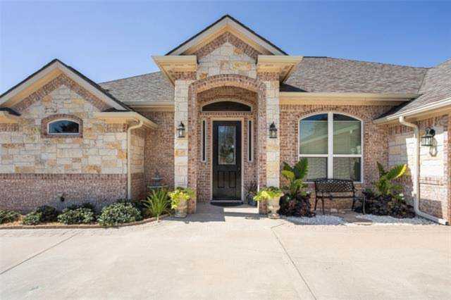 921 W Apache Trail Granbury, TX 76048