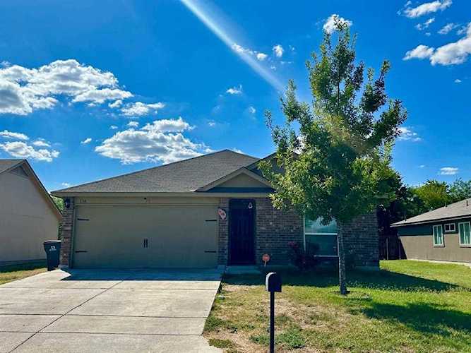 138 Talon DR Luling, TX 78648