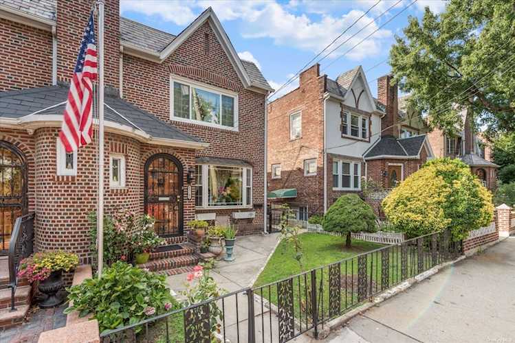 53-62 63rd St Maspeth, NY 11378