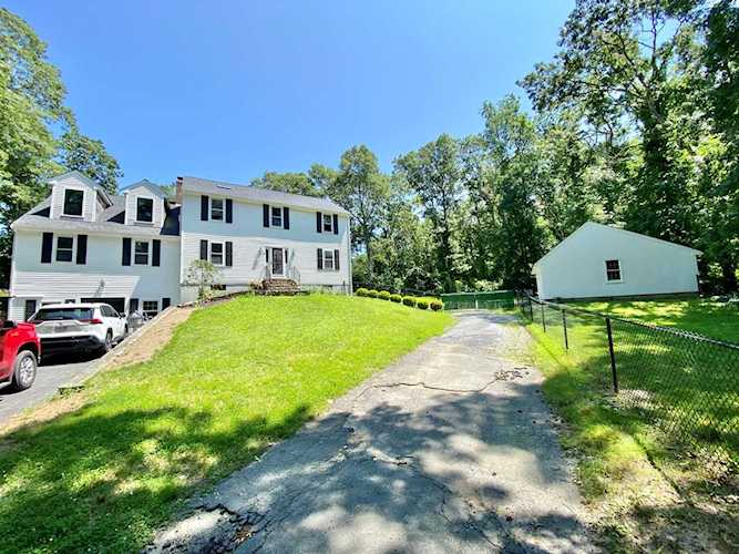 9 Deacons Path Sandwich, MA 02563