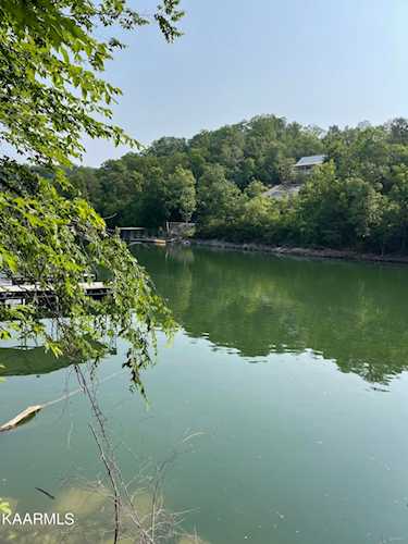 Perry Smith Ln Caryville, TN 37714