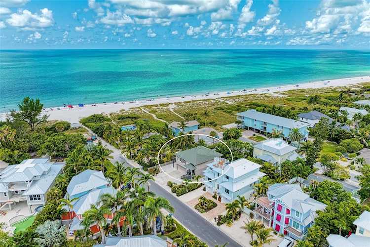 104 77th St Holmes Beach, FL 34217
