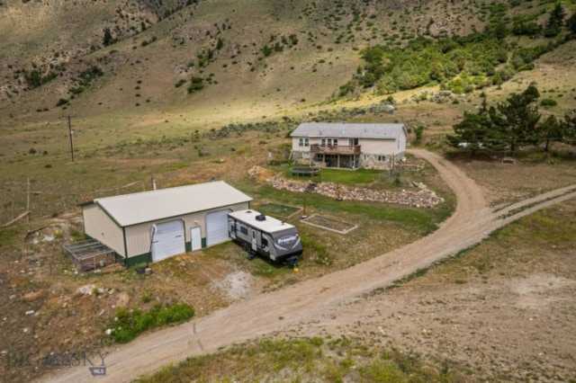 562 S Us Highway 89 Gardiner, MT 59030