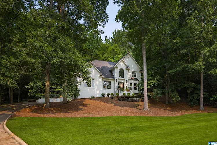 2614 April Drive Vestavia Hills, AL 35243