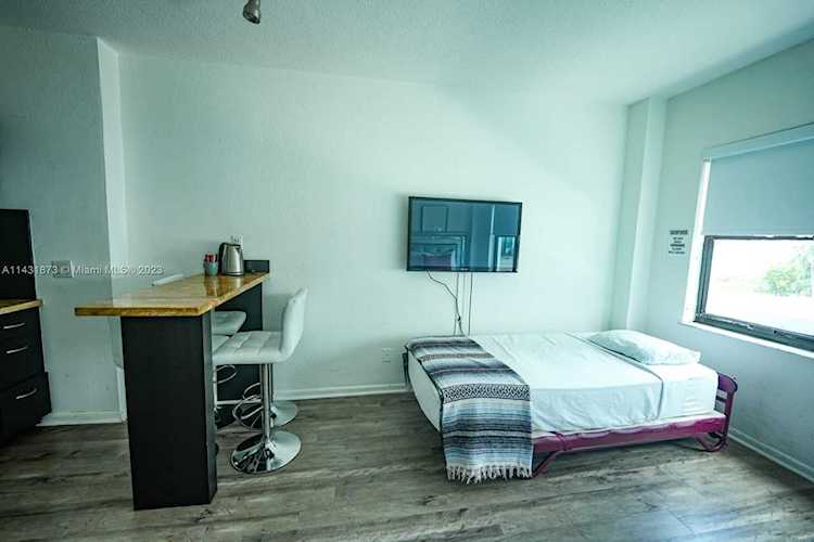 6345 Collins Ave #438 Miami Beach, FL 33141