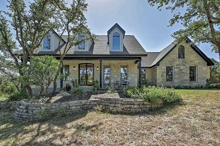 5015 Great Divide DR Bee Cave, TX 78738