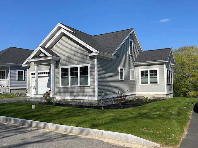 39 Beech St Hallowell, ME 04347