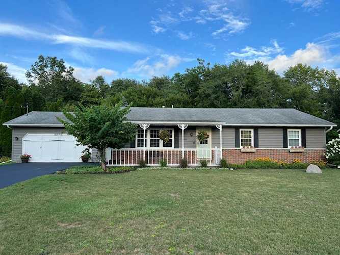 8868 Luann Dr E Demotte, IN 46310