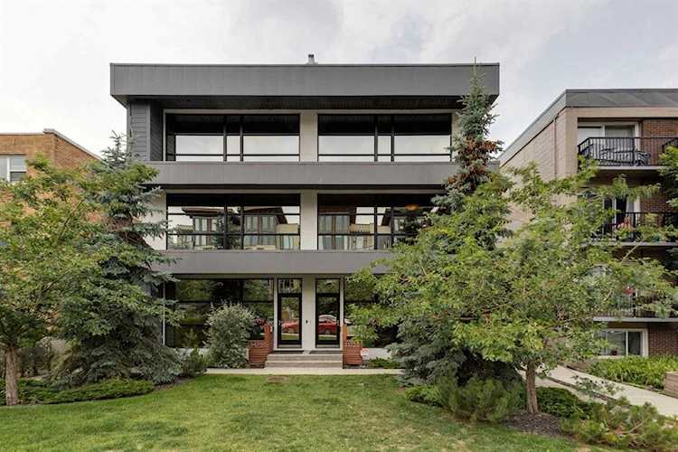 1723 10 St SW #1 Calgary, AB T2T 3E9