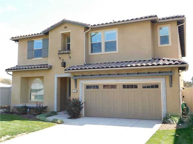 4948 Hydepark Dr Agoura Hills, CA 91301