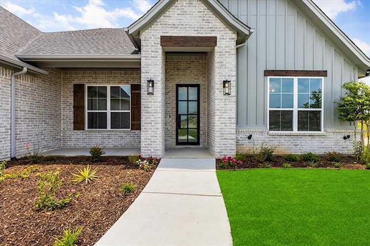 2100 Cotton Tail Way Cresson, TX 76035