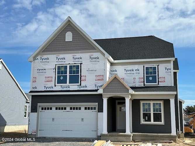 13 Silver Oak Dr Halfmoon, NY 12065