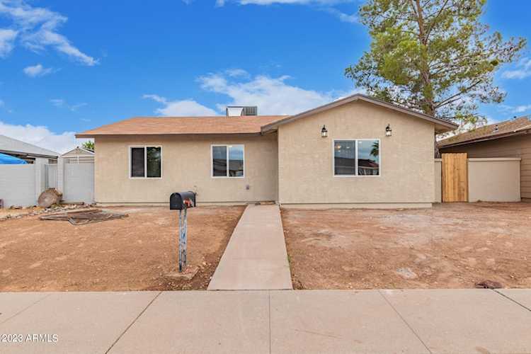 5225 W Country Gables Drive Glendale, AZ 85306 | MLS 6566905 Photo 1