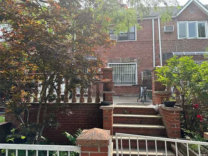 50-25 63rd St Woodside, NY 11377