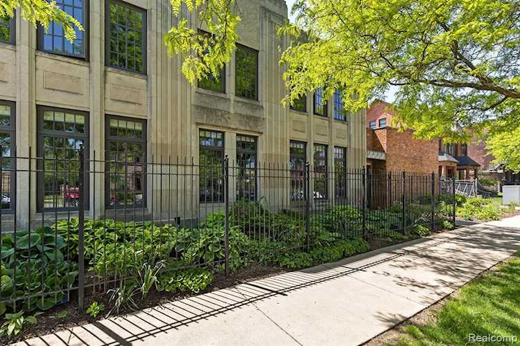 627 W Alexandrine St #6 Detroit, MI 48201