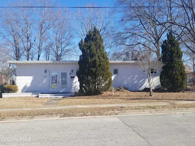 300 S Pearl St Williamston, NC 27892
