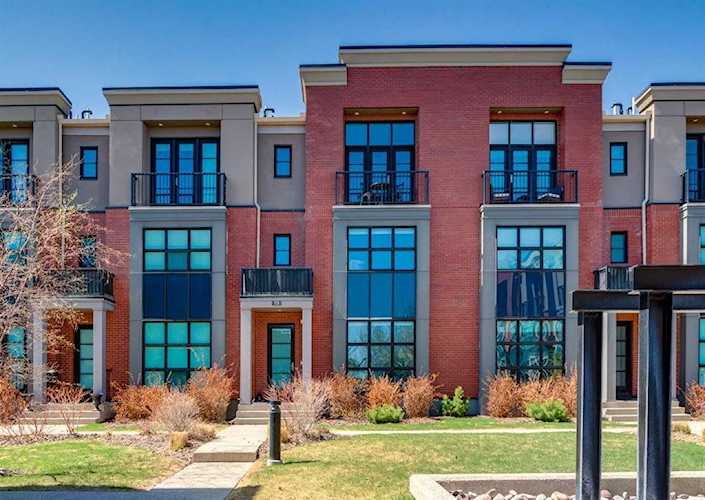113 Aspen Meadows Hill SW Calgary, AB T3H 0G3