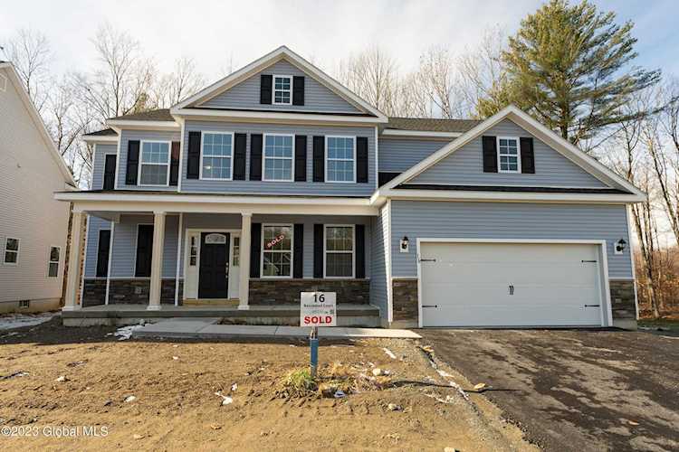 24 Timber Creek Dr Ballston Lake, NY 12019