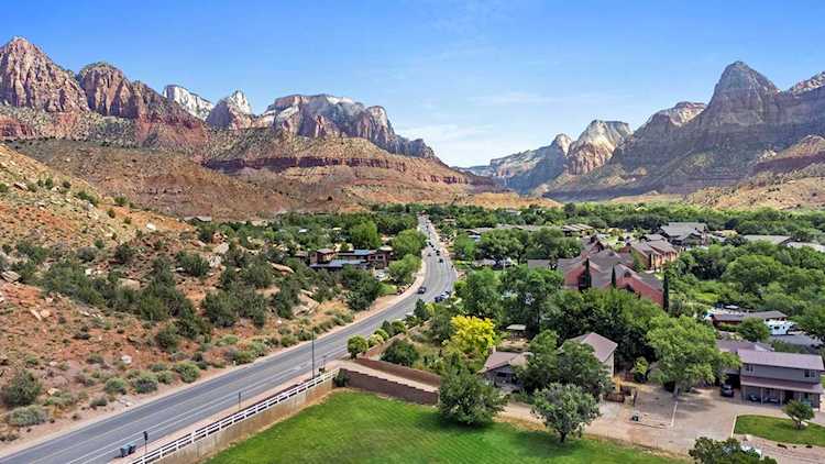 105 Evie LN Springdale, UT 84767