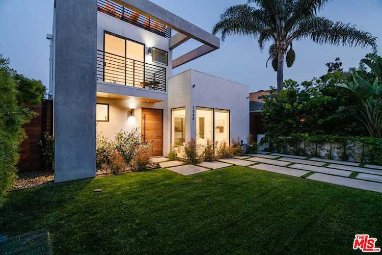 1050 Amoroso Place Venice, CA 90291