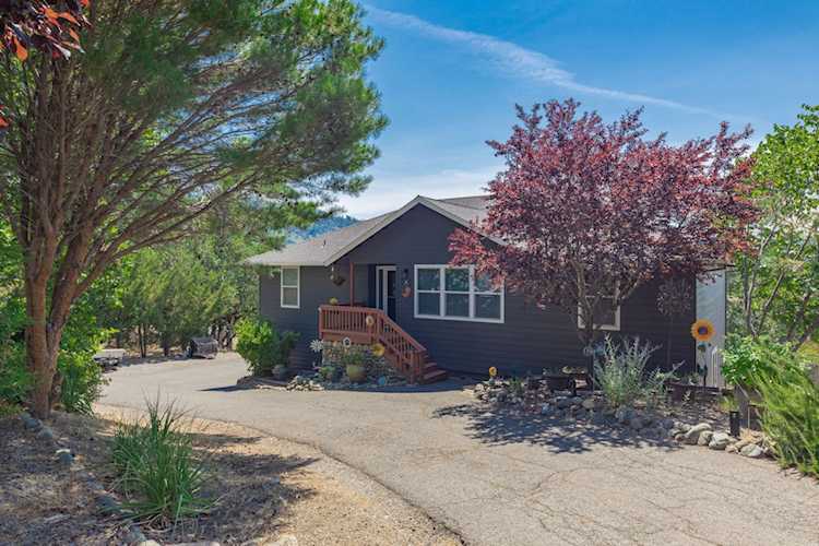 381 Pinetop Terrace Shady Cove, OR 97539