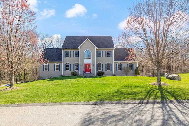 26 Gordon Ave Salem, NH 03079 | MLS 4951871 Photo 1