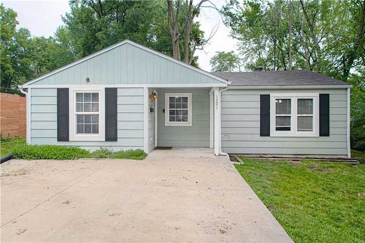 1203 SW South Ave Blue Springs, MO 64015 | MLS 2446978 Photo 1