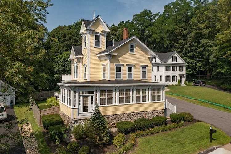 20 Maple St Amesbury 01913 MA | home for sale $1,050,000 73145301 Photo 1
