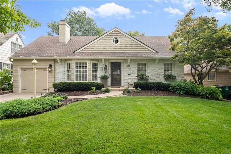 5441 Chadwick Rd Fairway, KS 66205