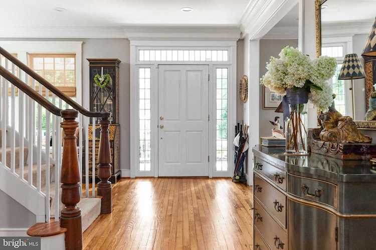 509 Lloyds Ln Alexandria, VA 22302