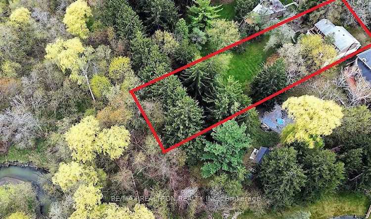 49 Dove Lane Markham, ON L3T 1W1