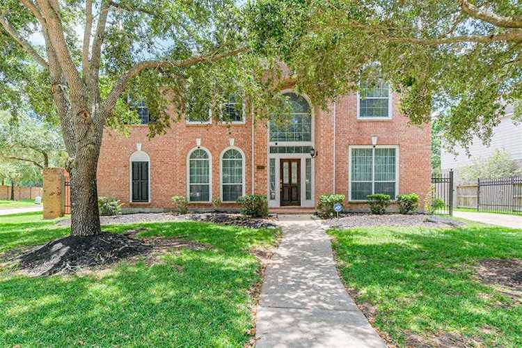 5922 Indian Hills Ln Sugar Land, TX 77479