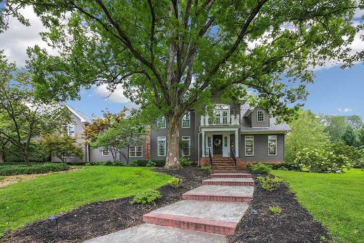 103 Clermont Ct Ladue, MO 63124