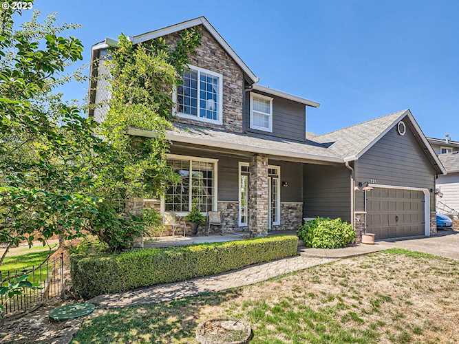 721 NE 40th CIR Camas, WA 98607